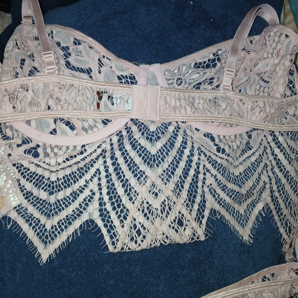 Bra and panty - Picture 5 of 7